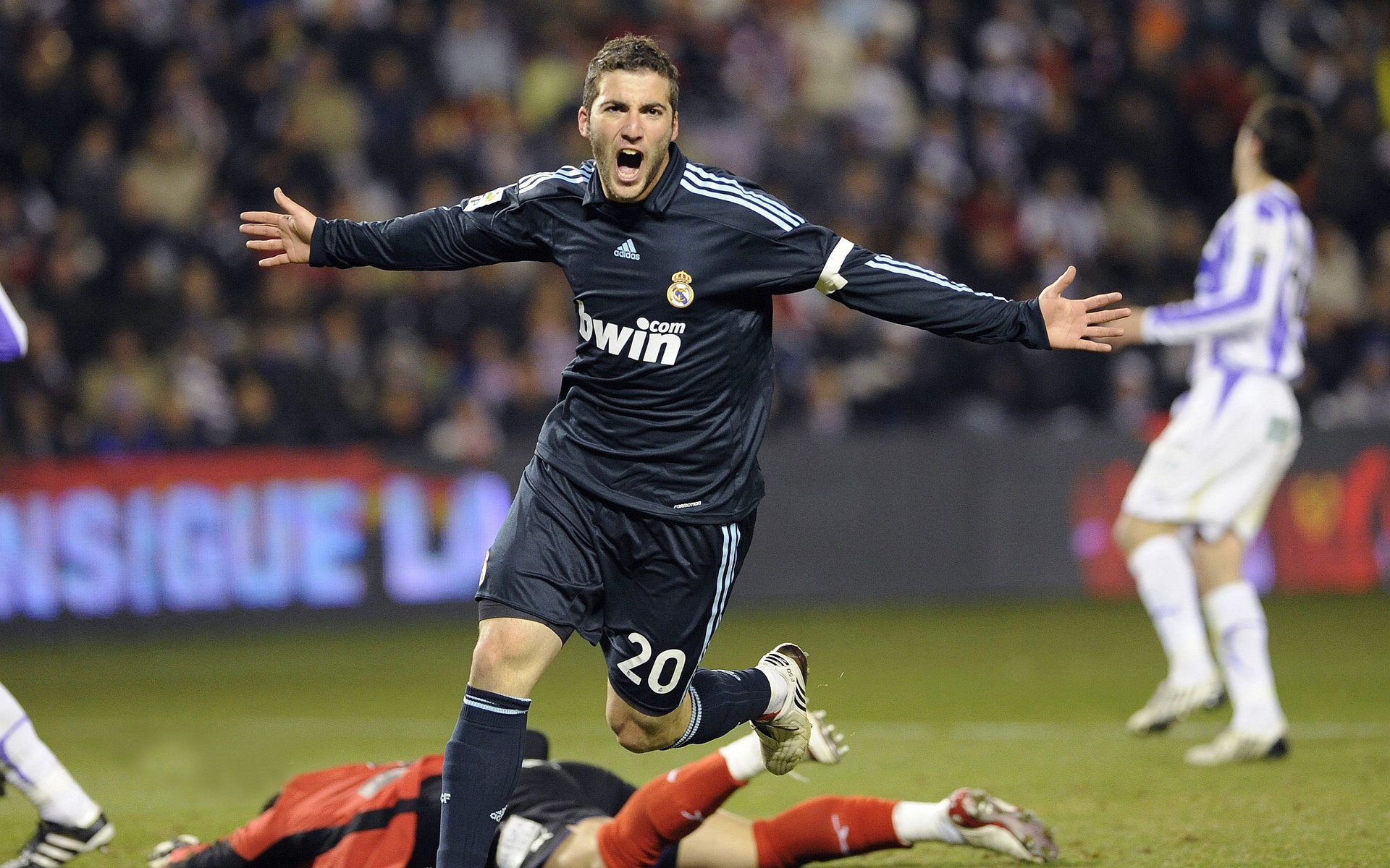 足球运动与人工智能结合，助力场上战术部署，人工智能足球机器人